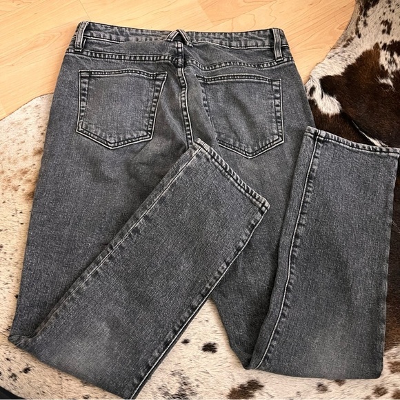 SLVRLAKE Lou Lou Slim Straight Jean In River Moon
Grey Wash Size 27 - Picture 8 of 11